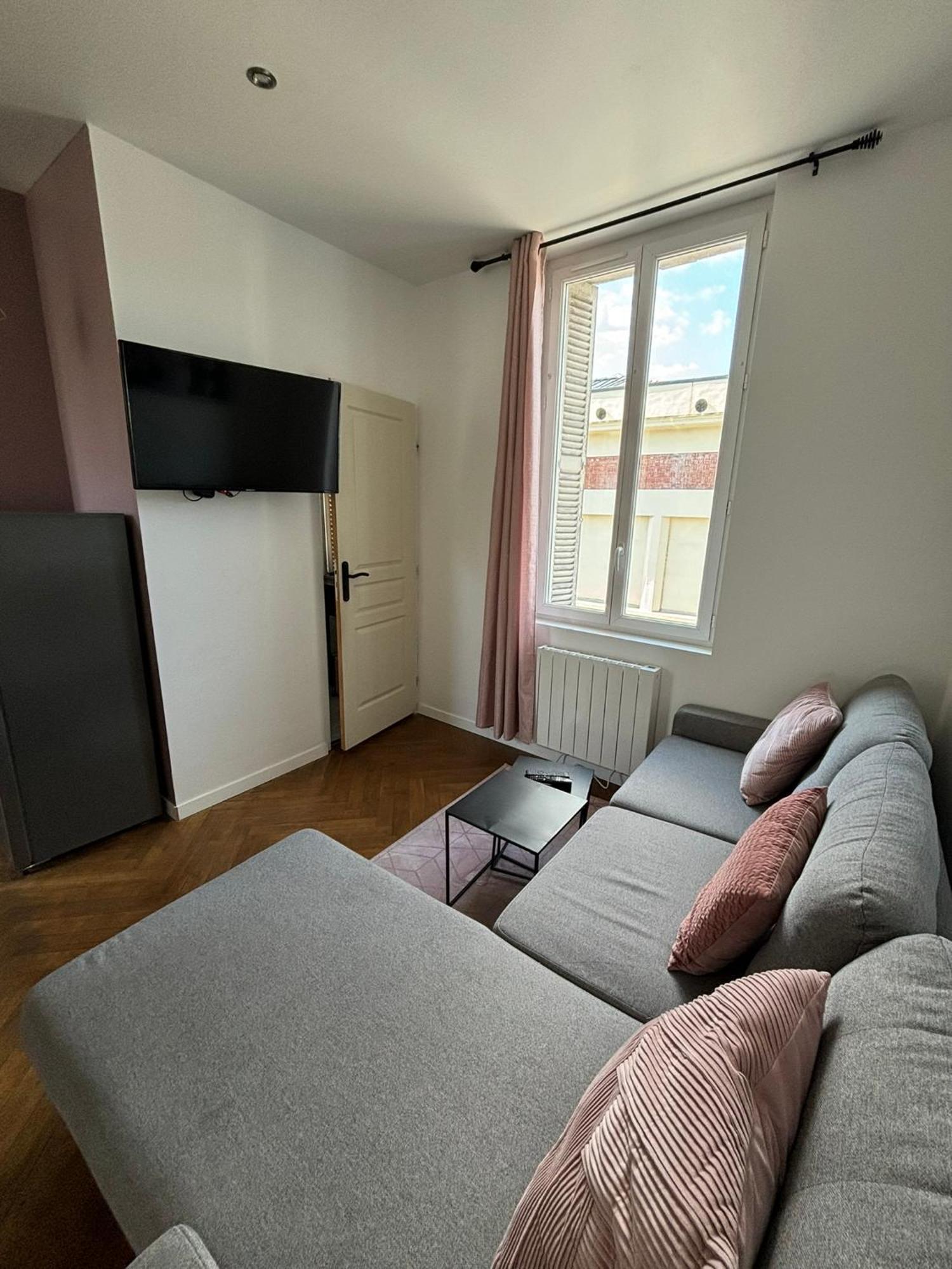 Pink Cosy Apartment Louviers Exterior photo